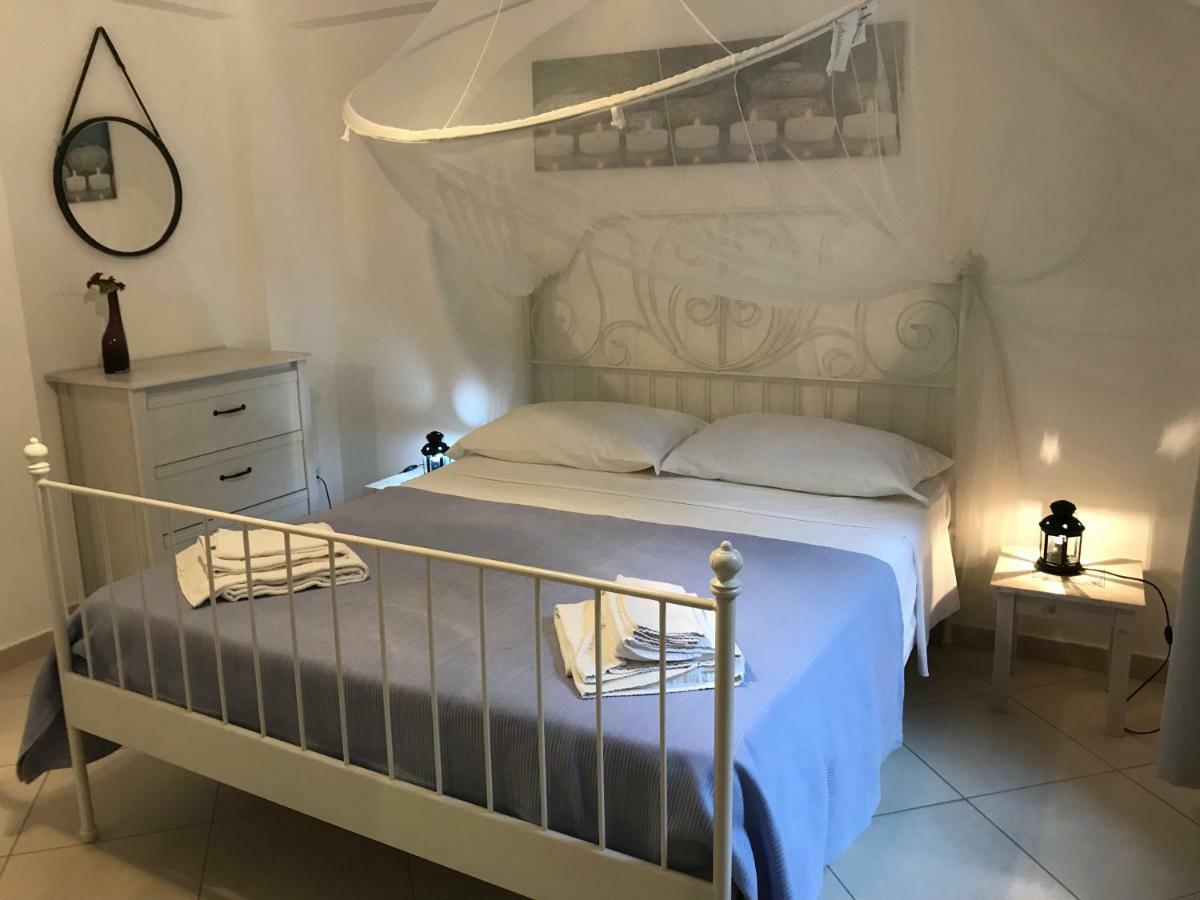 Le Casuzze Del Lido Burrone Apartment