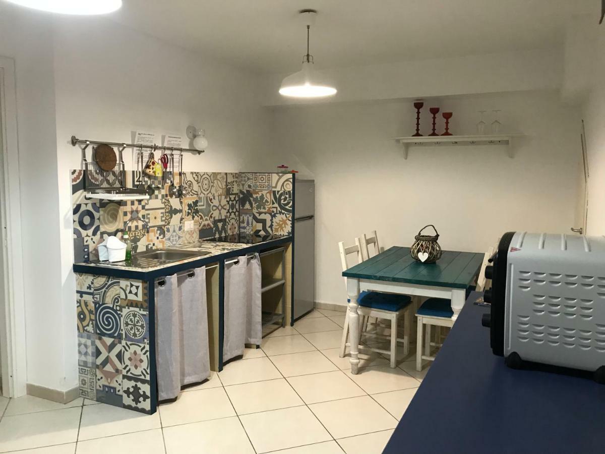 Le Casuzze Del Lido Burrone Apartment